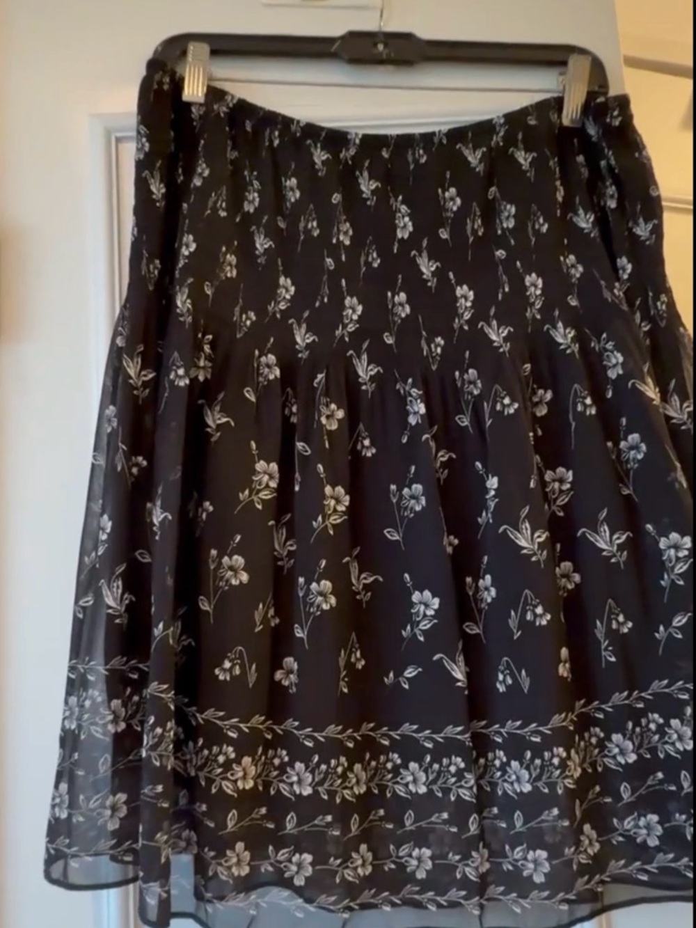 Max Studio Black and White Tiered Skater Skirt
NEW with ticket !
